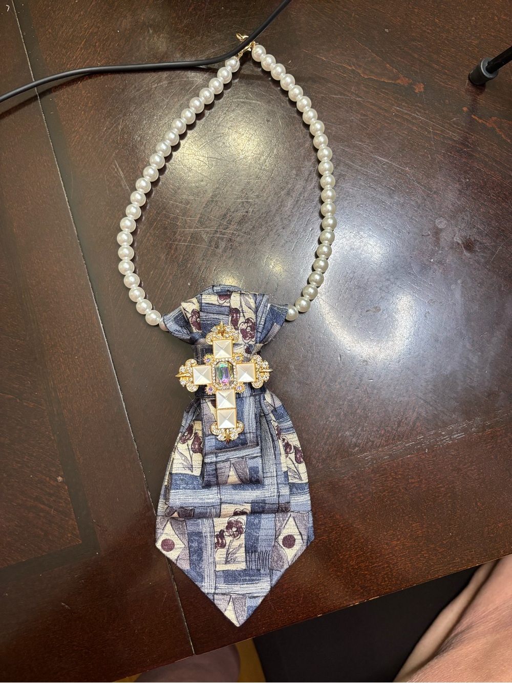 Pearl Necklace Scarf Pendant with Decorative Cross Accent - Blue